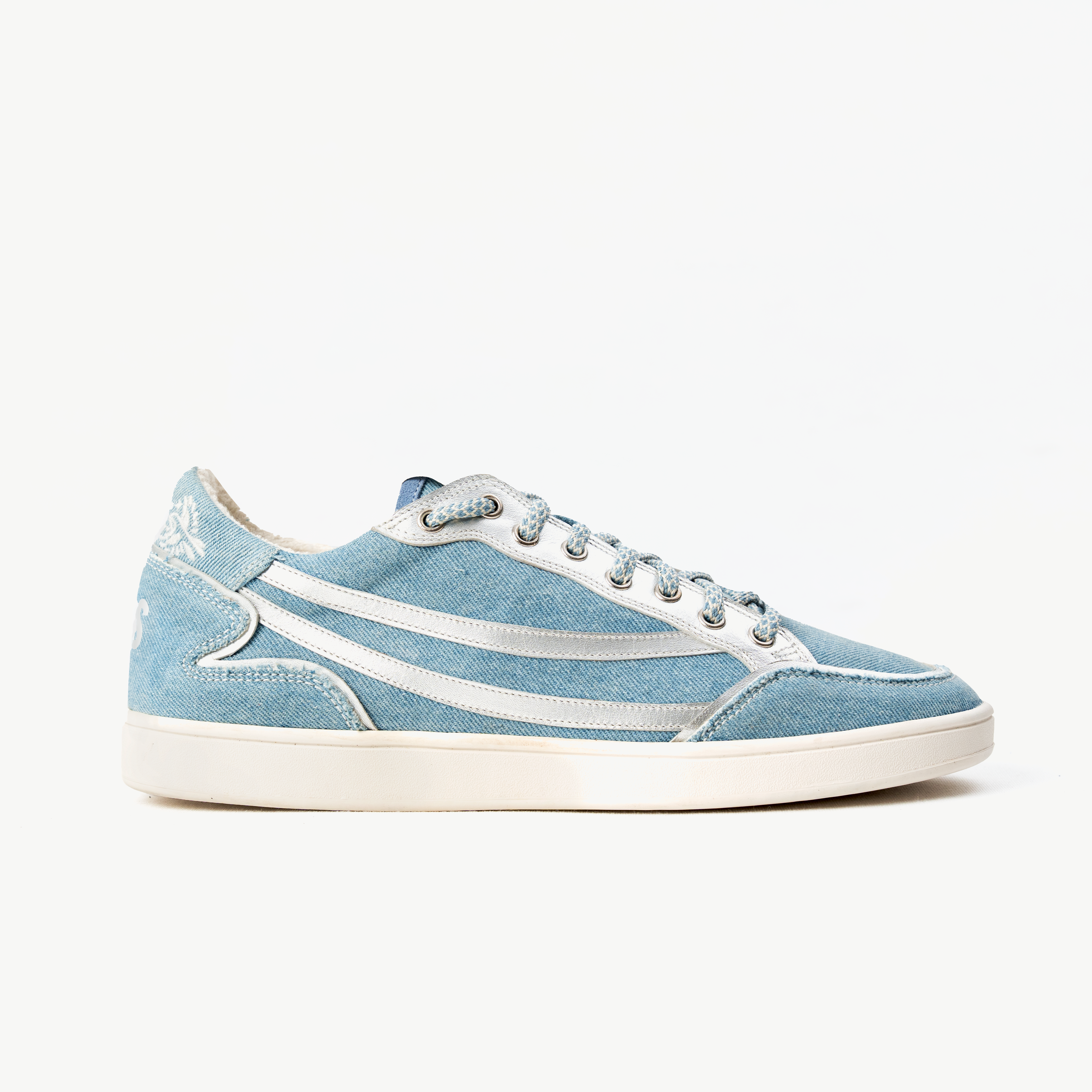 Gully Number 001 - Baaz Baadal Blue