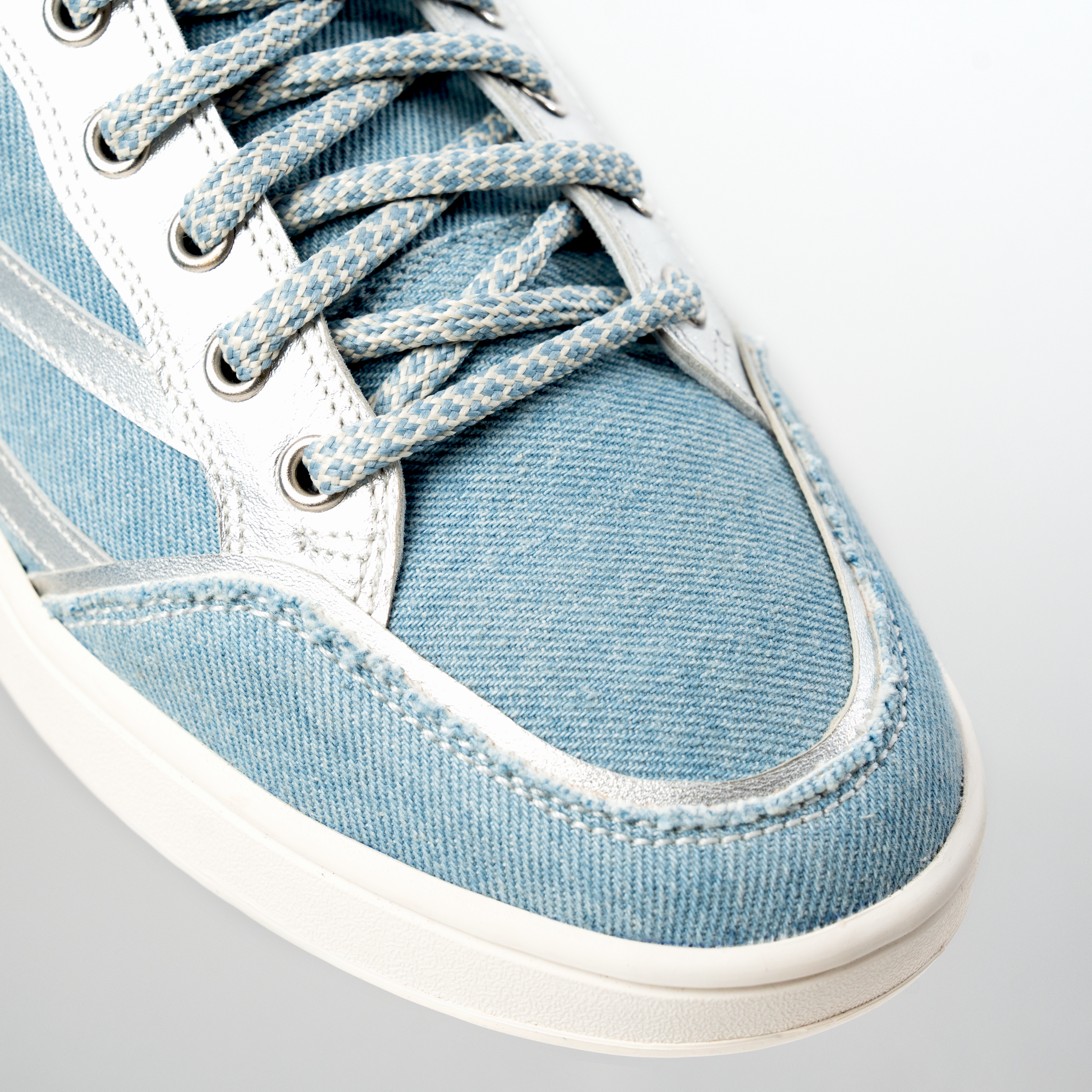 Gully Number 001 - Baaz Baadal Blue